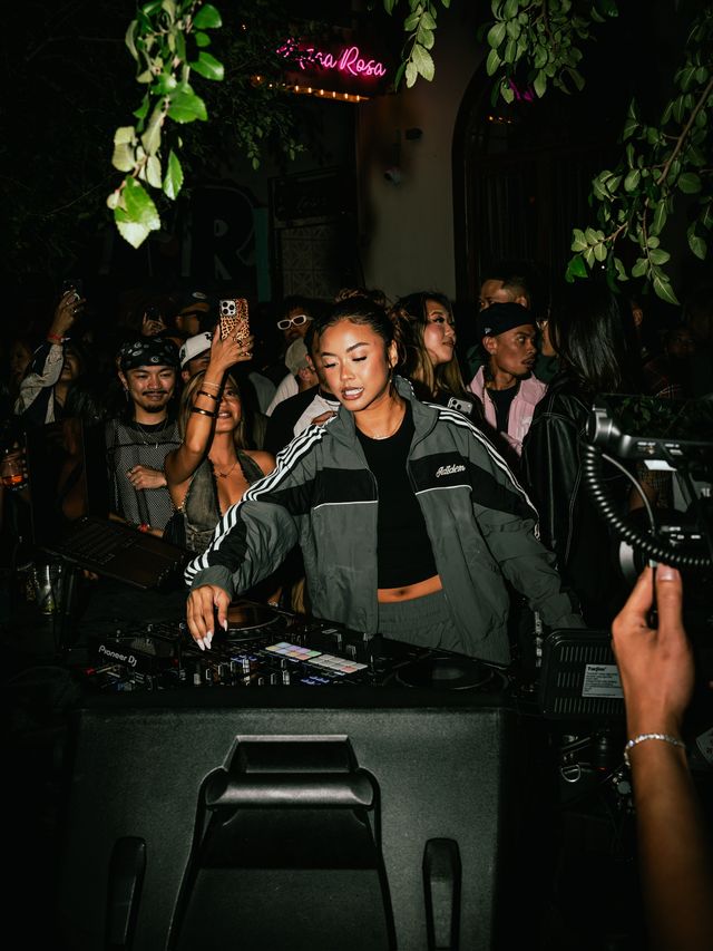 FRIENDS & FAMILY X MOOD SWINGS Present MINA