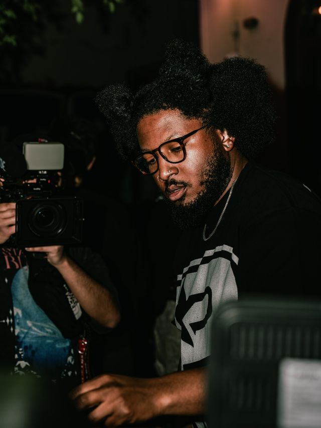FRIENDS & FAMILY X MOOD SWINGS Present MINA